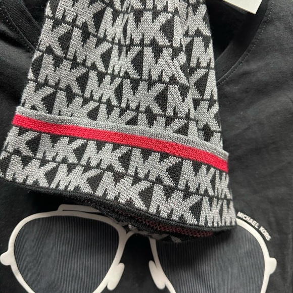 Michael Kors Black Sunglasses T-Shirt - Picture 7 of 10